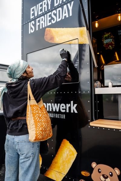 Frittenwerk Foodtruck und Airstream Trailer bei Event
